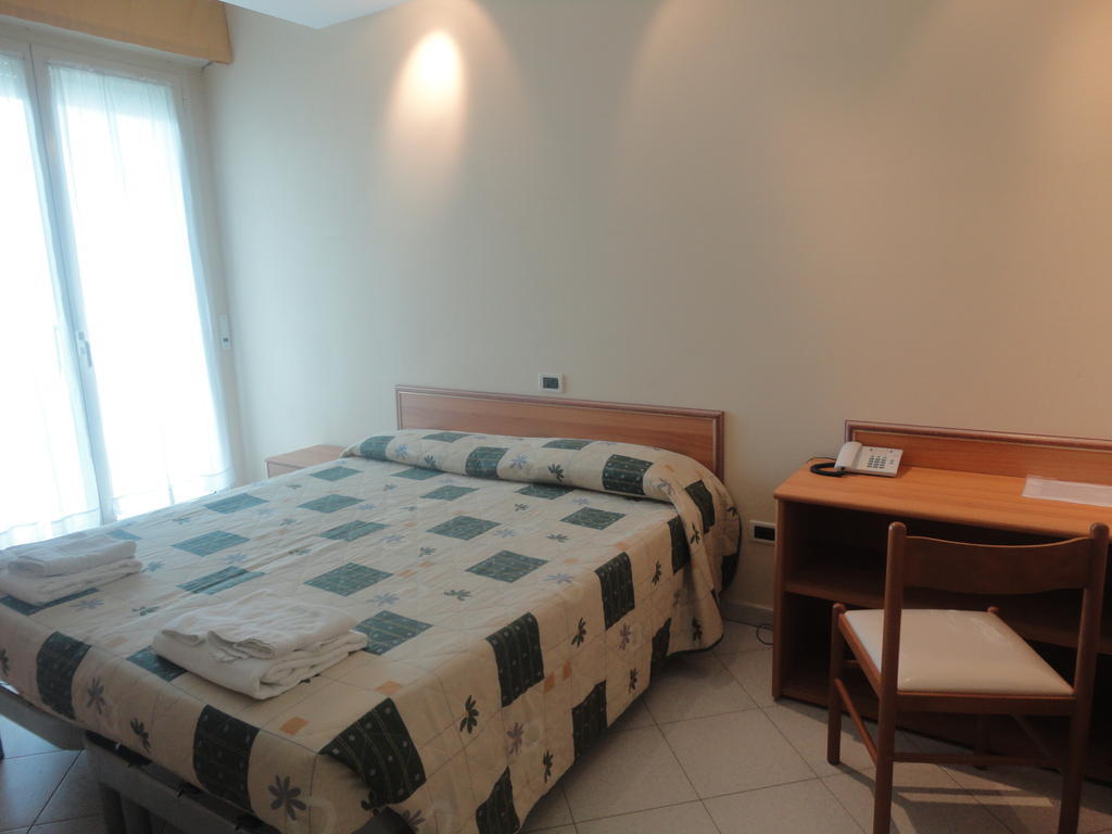Hotel Al Ragno Cesenatico Habitación foto