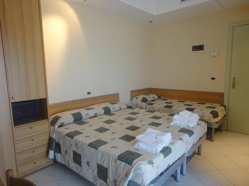 Hotel Al Ragno Cesenatico Habitación foto